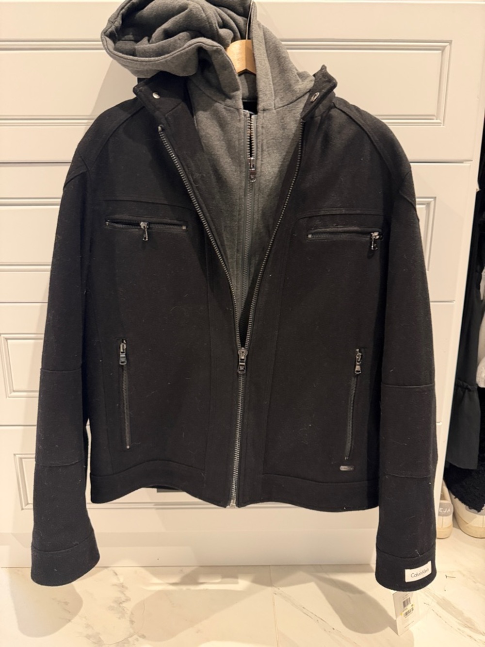 BNWT perfect men’s Calvin Klein Black Jacket with Gray Hooded zip up Liner